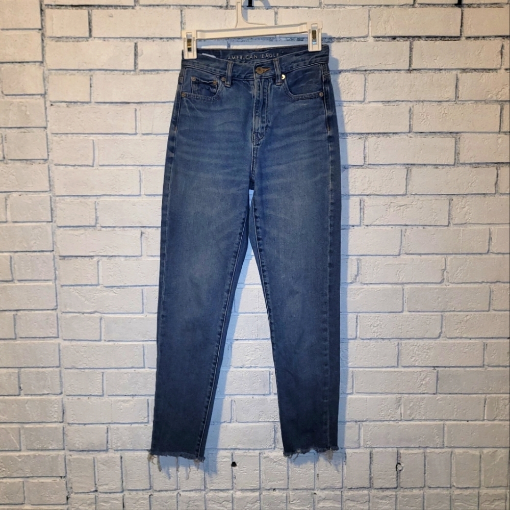 American Eagle Outfitters High-Waisted Raw Hem Jeans Size 00